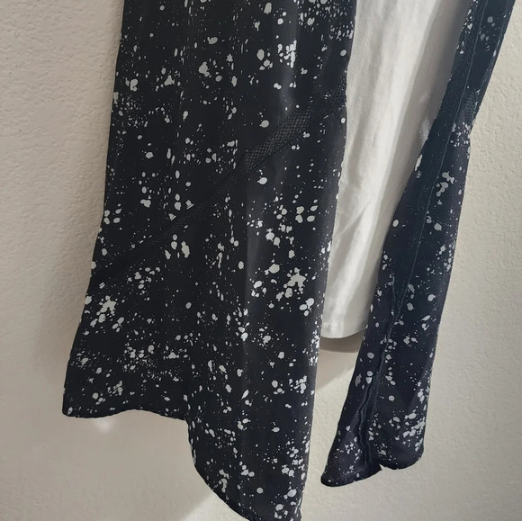 URBAN OUTFITTERS Silence + Noise Black White Splatter Print Open Vest Size S - Picture 7 of 11